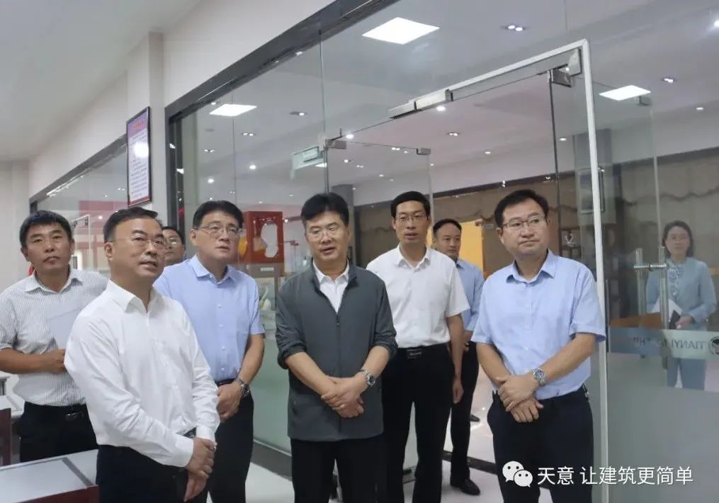 省政協(xié)委員活動工作室主任劉曉鐘等領(lǐng)導(dǎo)一行蒞臨天意機(jī)械調(diào)研